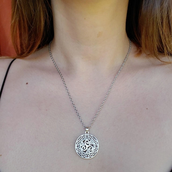 NWOT Silver Celtic Triskele Necklace - Picture 6 of 7